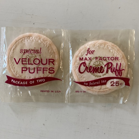 Vintage 1950’s Max Factor Hollywood Crème Puff Package of Two Velour Puffs. NEW - Picture 7 of 7